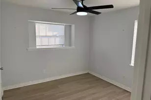 1014 Robinson St, Alvin, TX 77511 - Photo 9