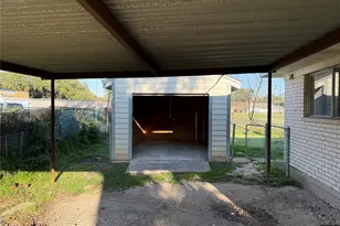 1014 Robinson St, Alvin, TX 77511 - Photo 15