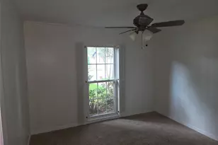 10010 Burgoyne Rd, Houston, TX 77042 - Photo 15