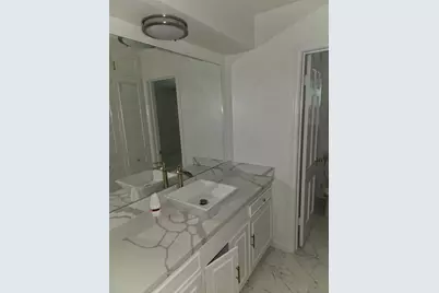 10010 Burgoyne Road, Houston, TX 77042 - Photo 11
