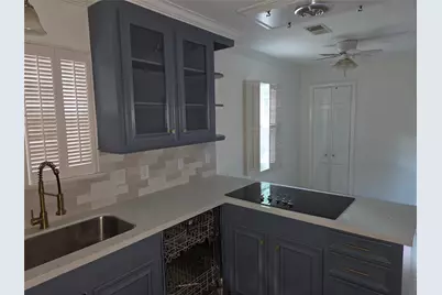 10010 Burgoyne Road, Houston, TX 77042 - Photo 21