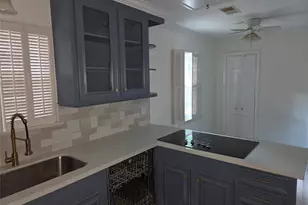 10010 Burgoyne Rd, Houston, TX 77042 - Photo 21