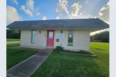 1501 6th Street N, Texas City, TX 77590 - Photo 1