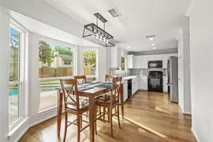 30 Village Knoll Pl, The Woodlands, TX 77381 - Photo 11