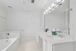 30 Village Knoll Pl, The Woodlands, TX 77381 - Photo 15