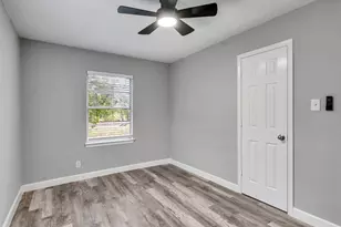 7914 Belbay St, Houston, TX 77033 - Photo 17