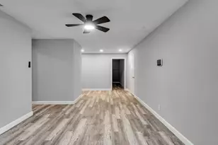 7914 Belbay St, Houston, TX 77033 - Photo 5