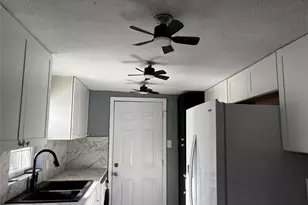 100 Ross St, Huntsville, TX 77320 - Photo 9