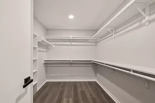 5102 Park Village Dr, Houston, TX 77048 - Photo 29