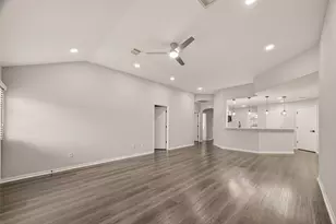 5102 Park Village Dr, Houston, TX 77048 - Photo 11