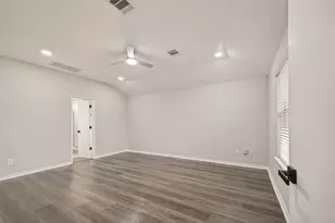 5102 Park Village Dr, Houston, TX 77048 - Photo 25