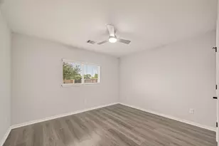 5102 Park Village Dr, Houston, TX 77048 - Photo 21