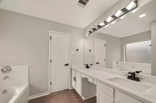 5102 Park Village Dr, Houston, TX 77048 - Photo 27