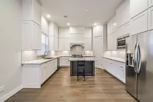 10914 Brookeshire Chase Ln, Houston, TX 77043 - Photo 9