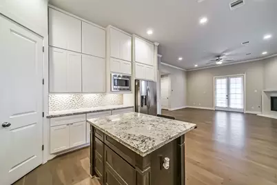 10914 Brookeshire Chase Lane, Houston, TX 77043 - Photo 15