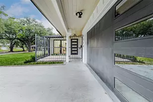 9219 Timberside Dr, Houston, TX 77025 - Photo 5