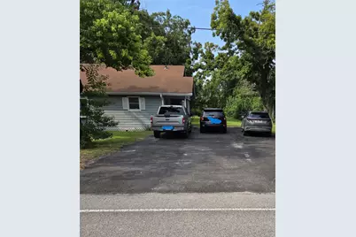 900 E Houston Street, Highlands, TX 77562 - Photo 5