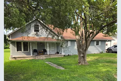 900 E Houston Street, Highlands, TX 77562 - Photo 1