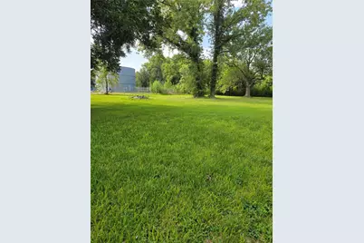 900 E Houston Street, Highlands, TX 77562 - Photo 31