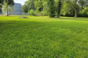 900 E Houston St, Highlands, TX 77562 - Photo 31