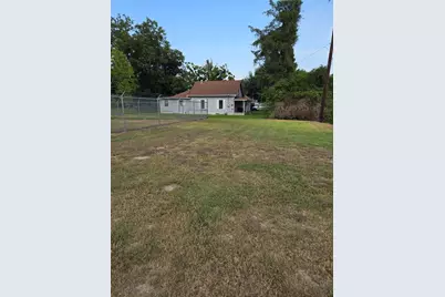 900 E Houston Street, Highlands, TX 77562 - Photo 39