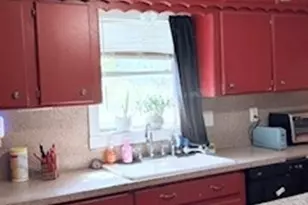 900 E Houston St, Highlands, TX 77562 - Photo 25