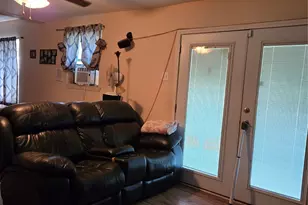 900 E Houston St, Highlands, TX 77562 - Photo 11