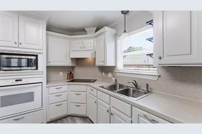 621 Hillcrest Circle, Huntsville, TX 77340 - Photo 13