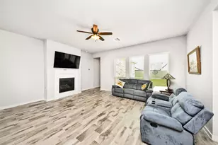 1577 Elm Ct, Angleton, TX 77515 - Photo 15