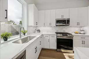 7710 Sky Dweller Dr, Houston, TX 77055 - Photo 11