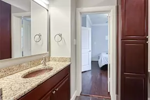 4042 Bellefontaine St, Houston, TX 77025 - Photo 9