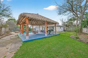 805 Camelot Ln, Friendswood, TX 77546 - Photo 43