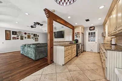 805 Camelot Lane, Friendswood, TX 77546 - Photo 15