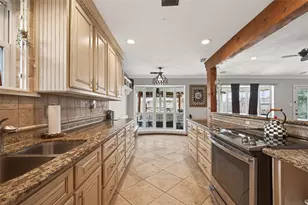 805 Camelot Ln, Friendswood, TX 77546 - Photo 23