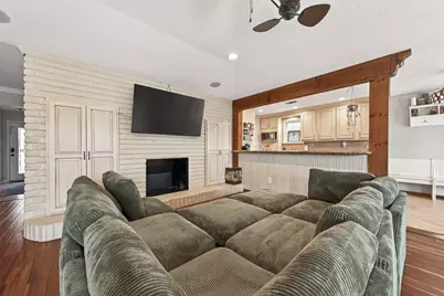 805 Camelot Lane, Friendswood, TX 77546 - Photo 9