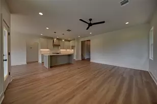 1033 S Masonic St, Bellville, TX 77418 - Photo 7