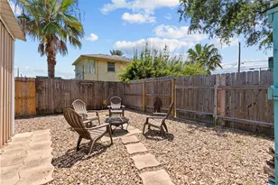 1617 Avenue J, Dickinson, TX 77539 - Photo 25