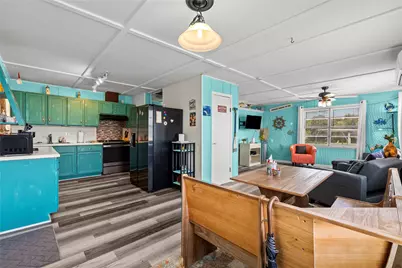 1617 Avenue J, Dickinson, TX 77539 - Photo 3