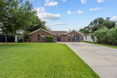 1421 16th Avenue N, Texas City, TX 77590 - Photo 1
