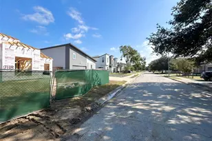 7118 Schiller St, Houston, TX 77055 - Photo 7