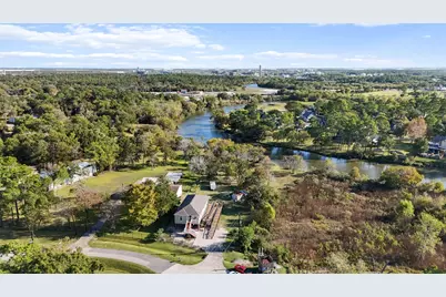 9810 Oak Leaf Drive, Baytown, TX 77521 - Photo 7