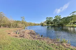 9810 Oak Leaf Dr, Baytown, TX 77521 - Photo 31