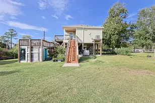 9810 Oak Leaf Dr, Baytown, TX 77521 - Photo 25