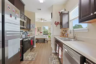 9810 Oak Leaf Dr, Baytown, TX 77521 - Photo 11