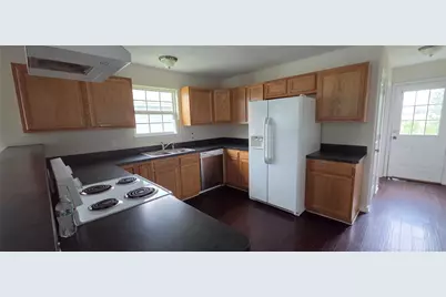 725 E Columbus Drive, Wharton, TX 77488 - Photo 3