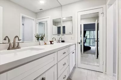 11711 Memorial Drive #395, Houston, TX 77024 - Photo 9