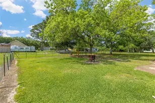 604 Lee Ave, Anahuac, TX 77514 - Photo 13