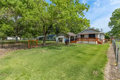 604 Lee Avenue, Anahuac, TX 77514 - Photo 17