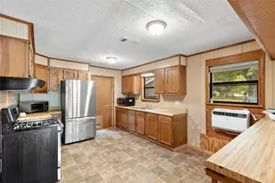604 Lee Ave, Anahuac, TX 77514 - Photo 27