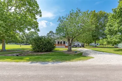604 Lee Avenue, Anahuac, TX 77514 - Photo 3